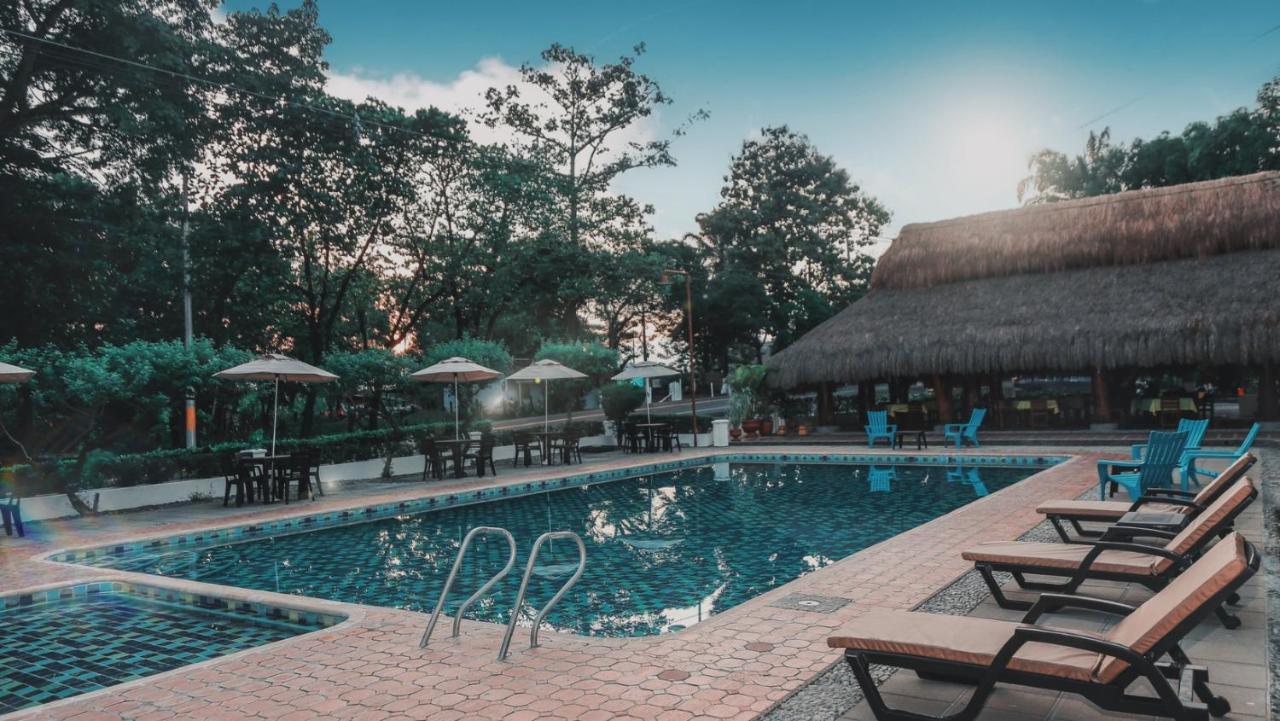 Hotel Y Restaurante Meson Del Gitano Caucasia Esterno foto