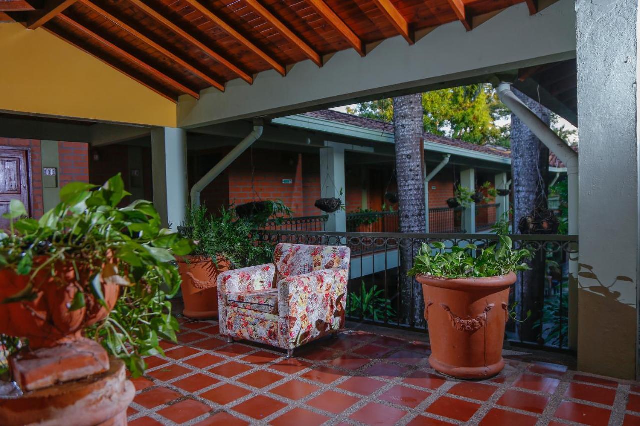 Hotel Y Restaurante Meson Del Gitano Caucasia Esterno foto
