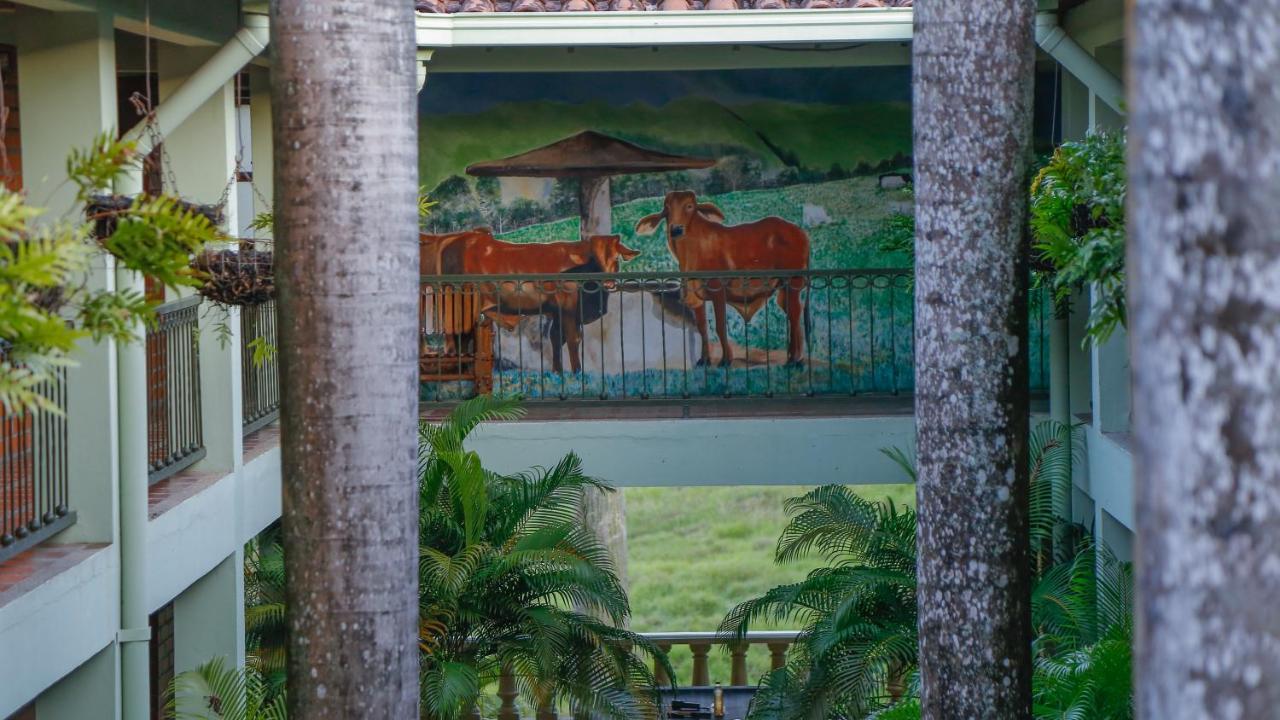 Hotel Y Restaurante Meson Del Gitano Caucasia Esterno foto