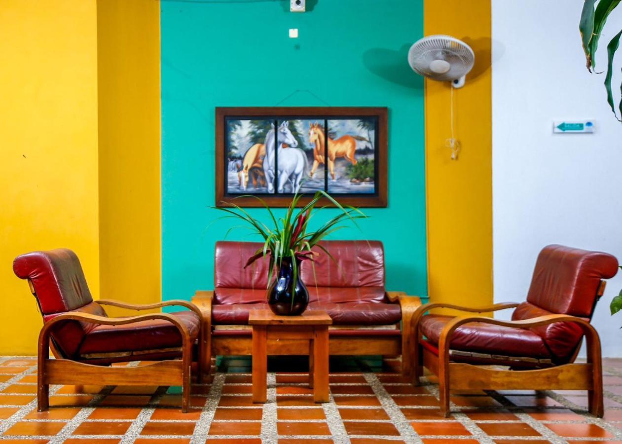 Hotel Y Restaurante Meson Del Gitano Caucasia Esterno foto